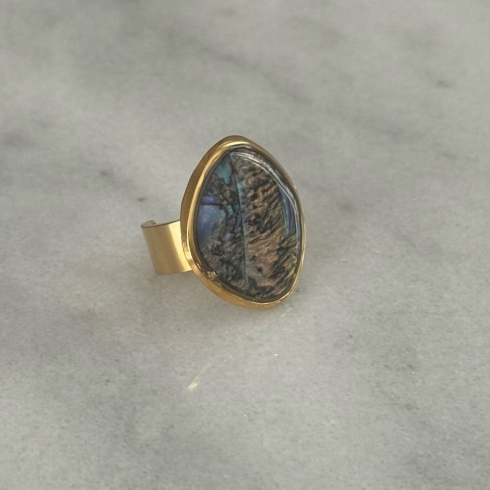 Gold Iridescent Vintage Style Ring 

Brand New

Gold Plated Stainless Steel - Picture 3 of 5